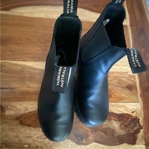 New Black Blundstone Lug Sole Chelsea Boot